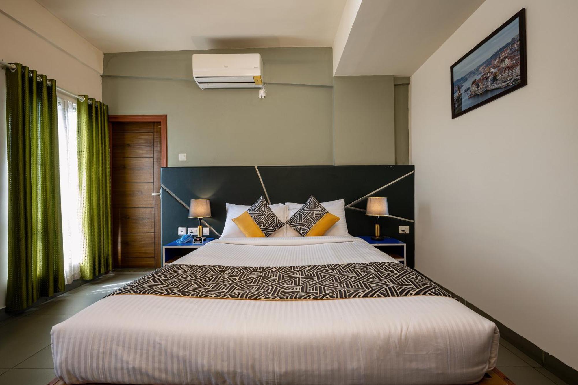 Cj Grande By Jesway Hotels & Resorts Kochi Exterior photo