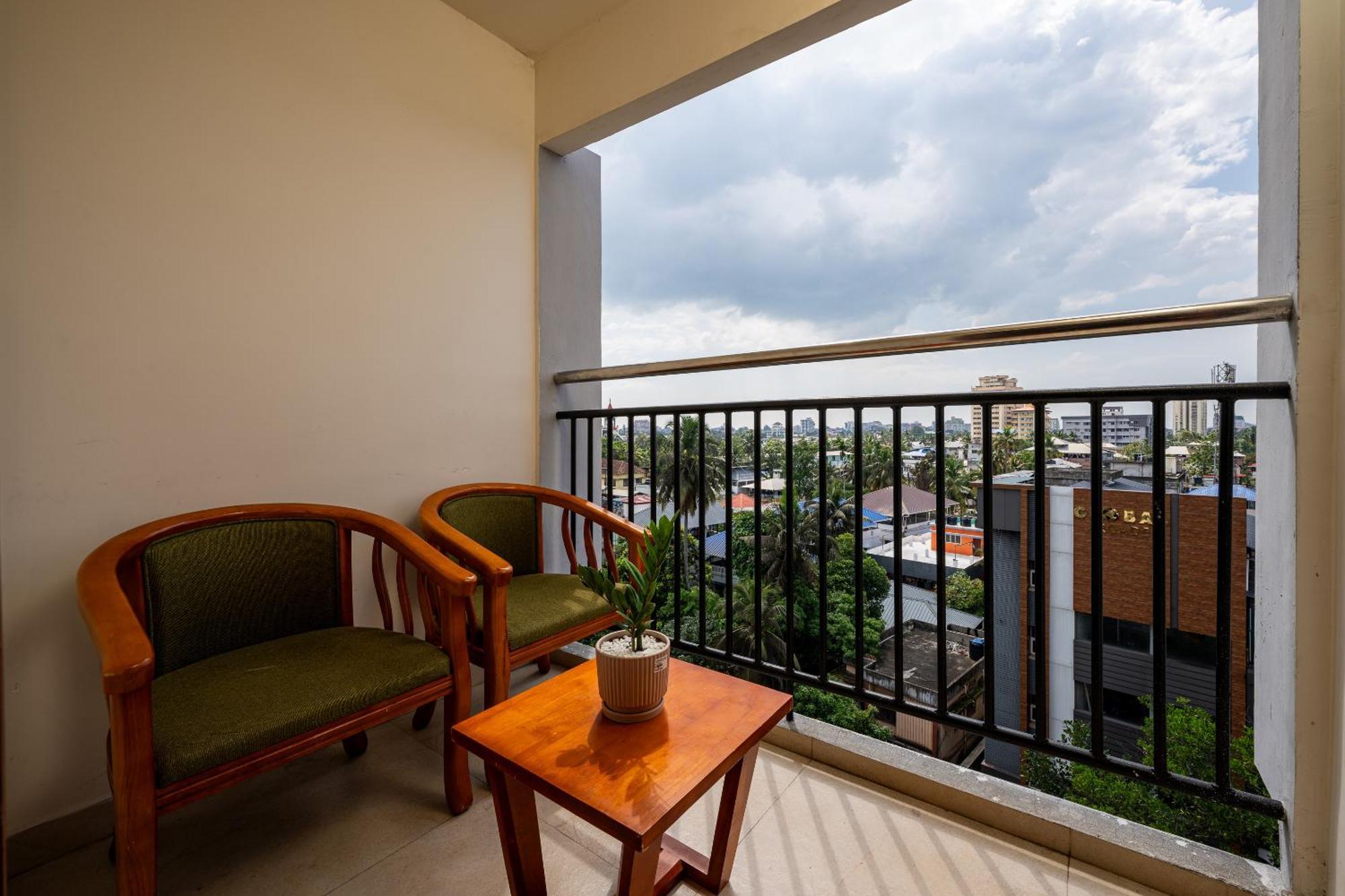 Cj Grande By Jesway Hotels & Resorts Kochi Exterior photo