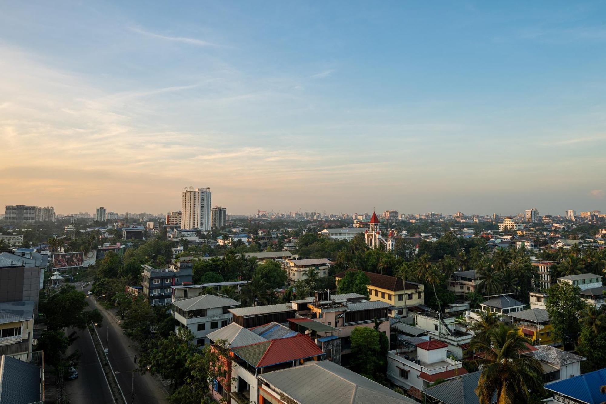 Cj Grande By Jesway Hotels & Resorts Kochi Exterior photo
