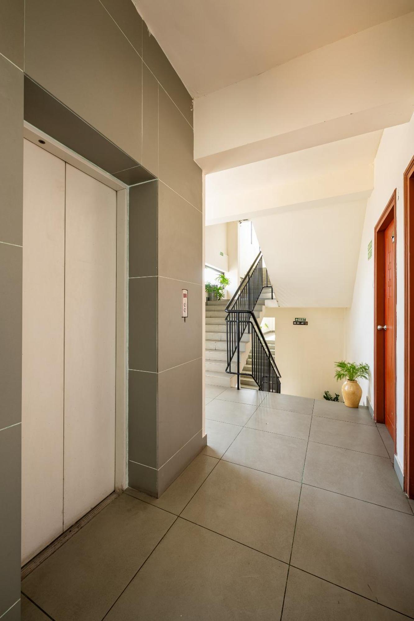 Cj Grande By Jesway Hotels & Resorts Kochi Exterior photo